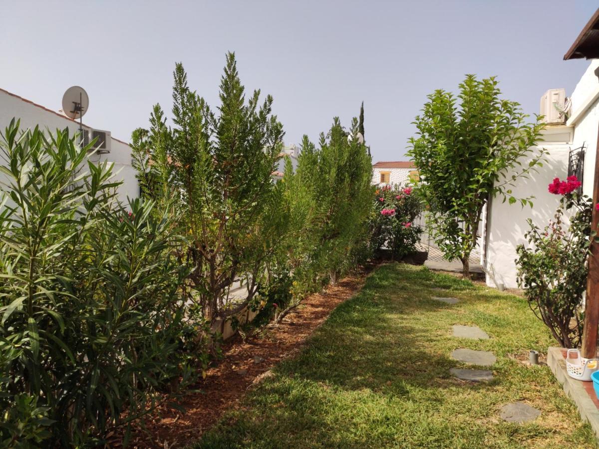 Lovely 2 Bedroom Bungalow With Parking Маспаломас Екстериор снимка