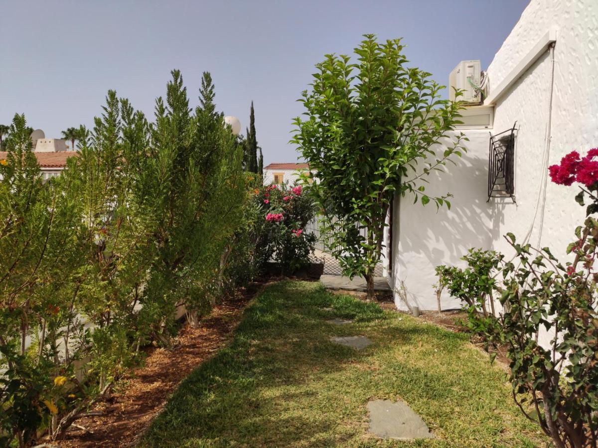 Lovely 2 Bedroom Bungalow With Parking Маспаломас Екстериор снимка